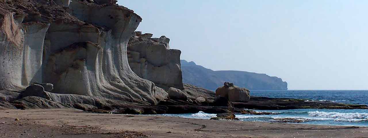 Cala en Medio. Playas en Cabo de Gata